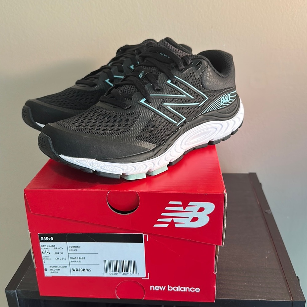 NWT - New Balance 840v5